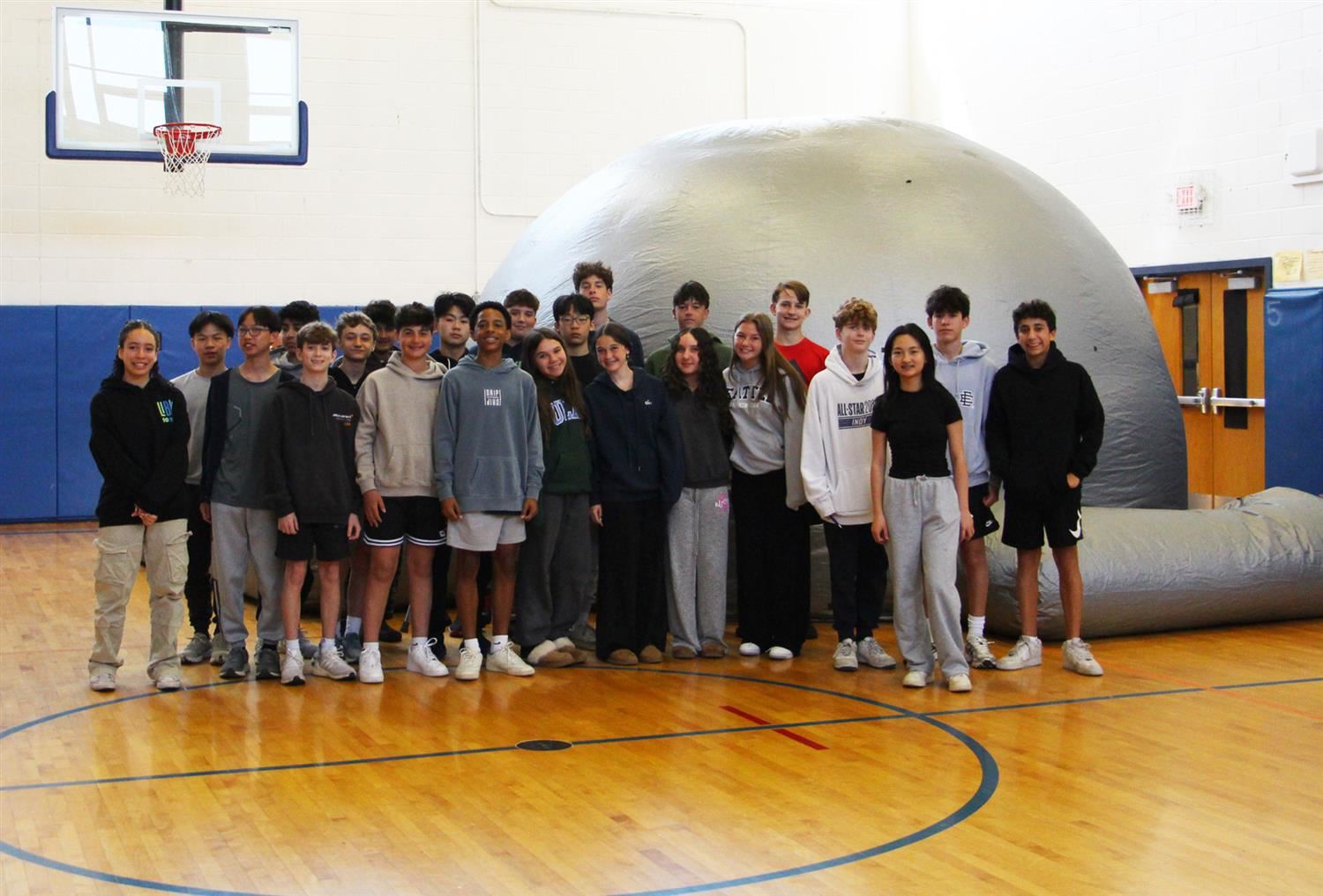  Starlab Brings the Cosmos  to Roslyn Middle School